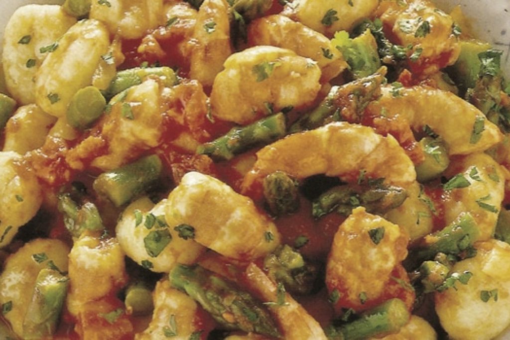 Gnocchetti-con-asparagi-e-gamberi