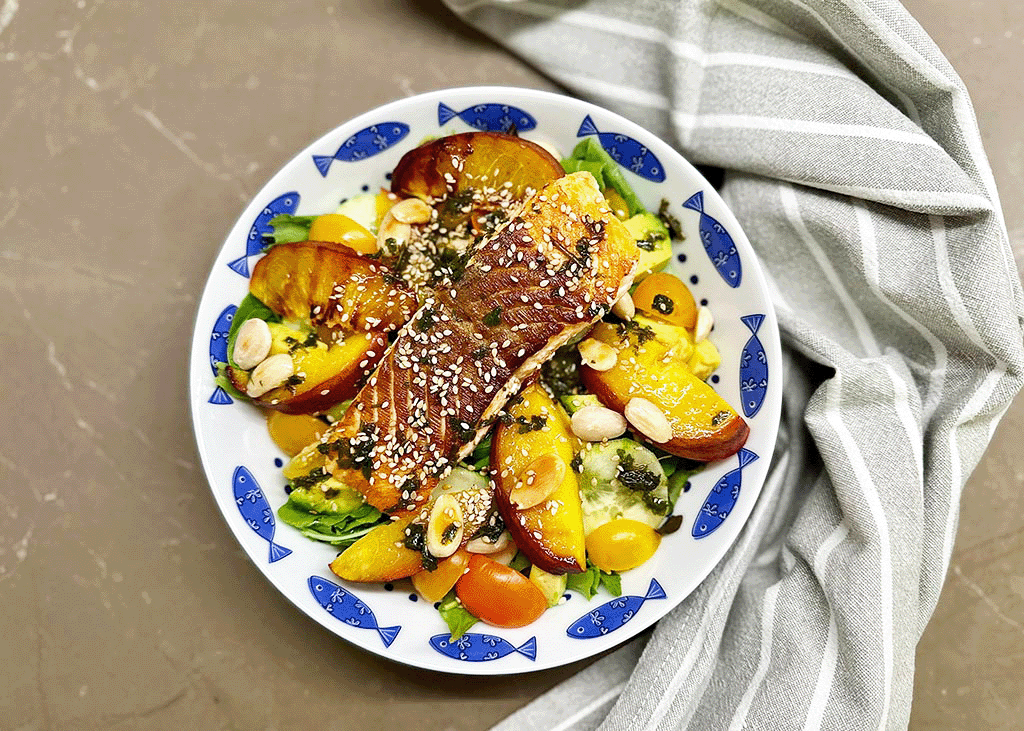 Insalata-di-salmone-pesche_2