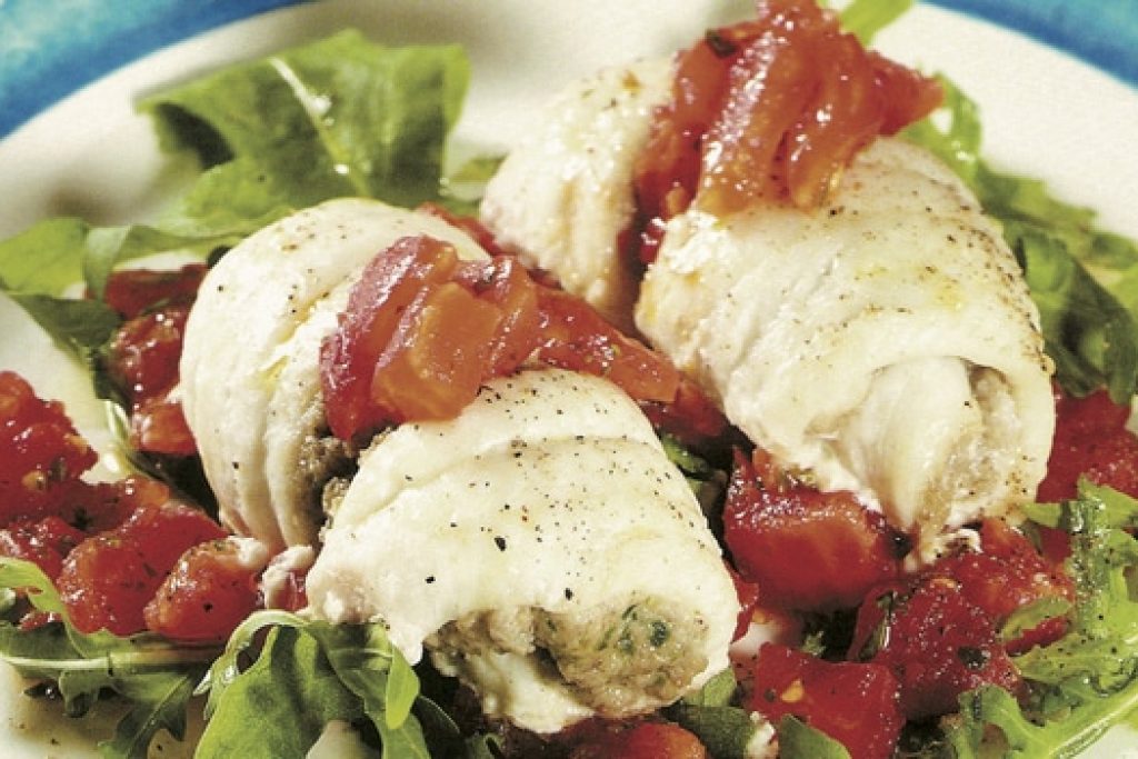 Involtini-di-sogliola-e-champignon-con-pomodoro-e-basilico
