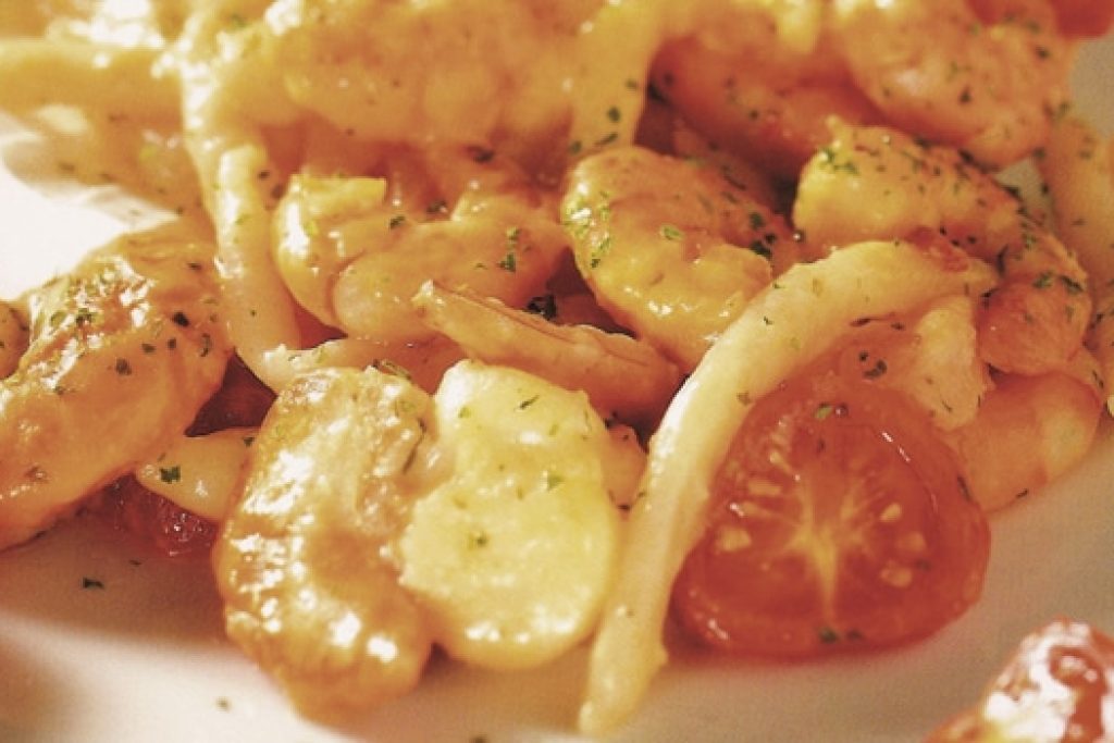 Strozzapreti-con-gamberi-e-capesante