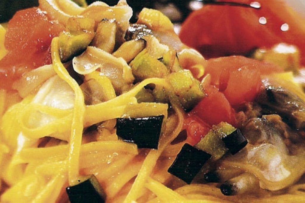 Tagliatelline-con-vongole-e-melanzane