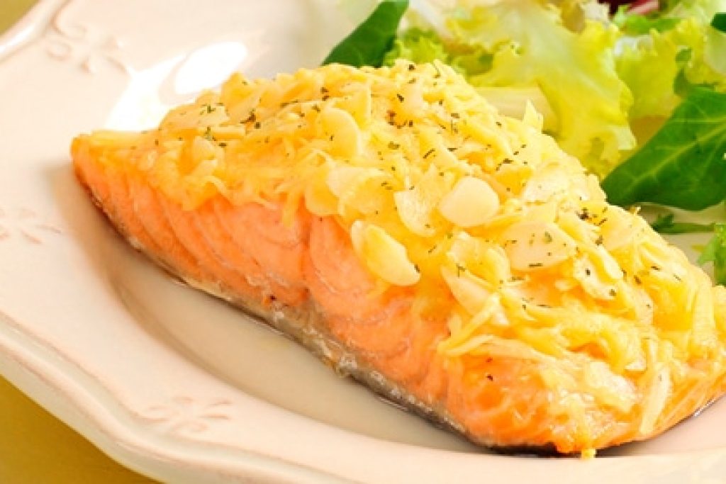 salmone_in_crosta_di_mandorle_ricette_feste_natale_saporedimare_507x278