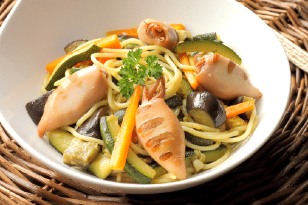 spaghetti_con_verdure_calamari__saporedimare